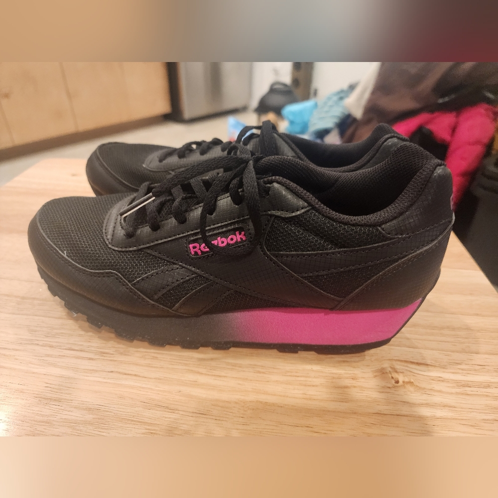 Reebok Rewind Run Low Womens Shoes Sz 9 Gently worn twice